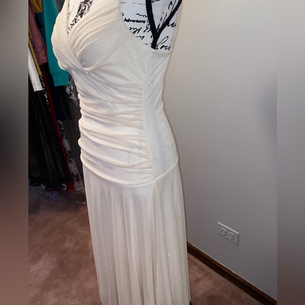Beautiful off white with flecks of gold dress - Picture 2 of 6